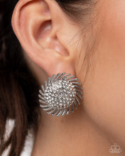 Load image into Gallery viewer, Strategic Show - White
