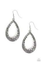 Load image into Gallery viewer, Royal Treatment - silver -
